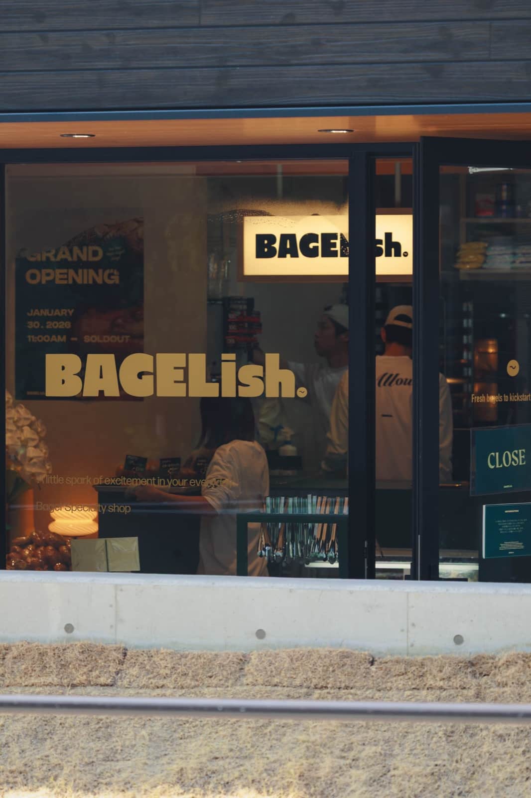 夜のBAGELish.の外観